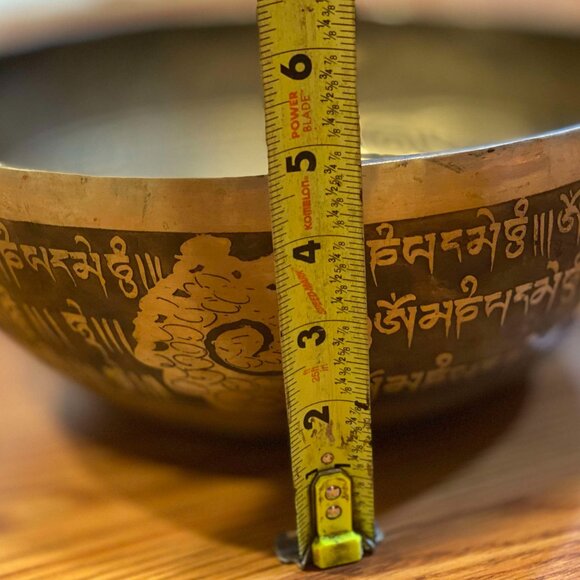 Authentic Hand Made Kalachakra Mandala Tibetan Singing Bowl. - Picture 9 of 10